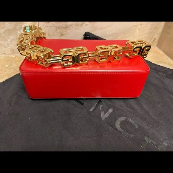 Givenchy - Picture 5 of 9